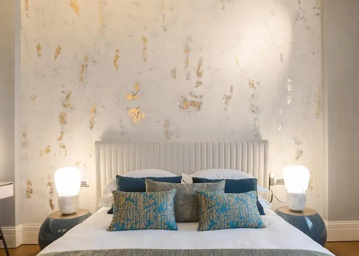 Castellano & نافبليو