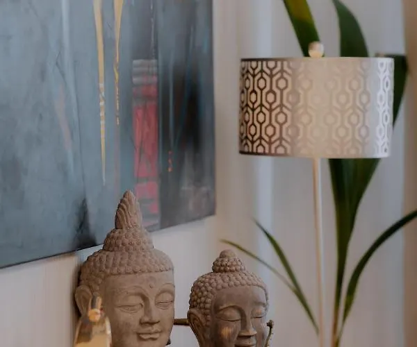 Castellano & فندق نافبليو