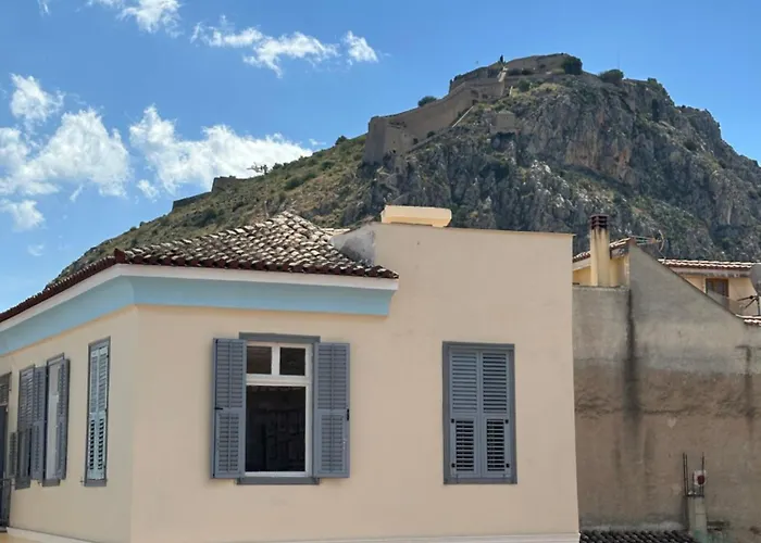 Castellano & نافبليو