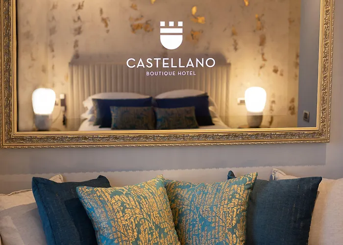 Castellano & فندق نافبليو