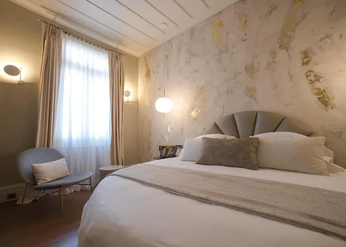 Castellano & نافبليو